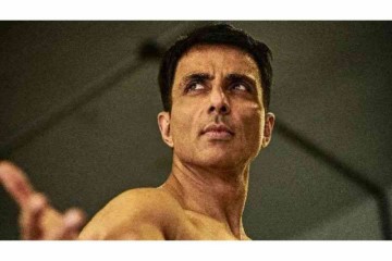 Sonu Sood's Pic Of Him Flaunting His Jaw-Dropping Abs Ignites Fitness Motivation Across the Internet