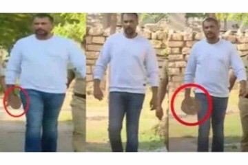 ಮಾಧ್ಯಮದ ಕ್ಯಾಮರಾಗೆ ದರ್ಶನ್ ಕೈ ಸನ್ನೆ? "ಮುದ್ದೆ ಮುರಿಯುತ್ತಿದ್ರೂ ಕೊಬ್ಬು ಕರಗಿಲ್ಲ" ಎಂದ ನೆಟ್ಟಿಗರು!