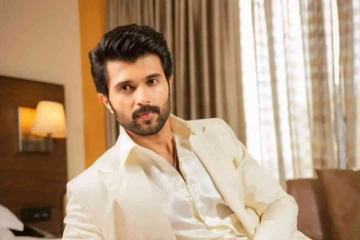 Vijay Deverakonda Continues To Shoot Despite Injury For His Upcoming Movie #VD 12